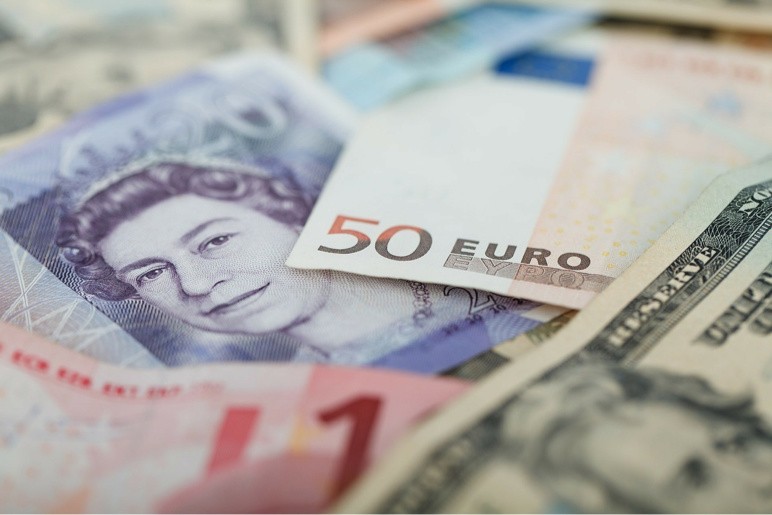 Są duże szanse na jeszcze tańsze franki szajcarskie i euro