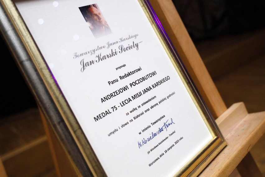 Medal 75-lecia Misji Jana Karskiego przyznany Andrzejowi Poczobutowi. Zobacz zdjęcia