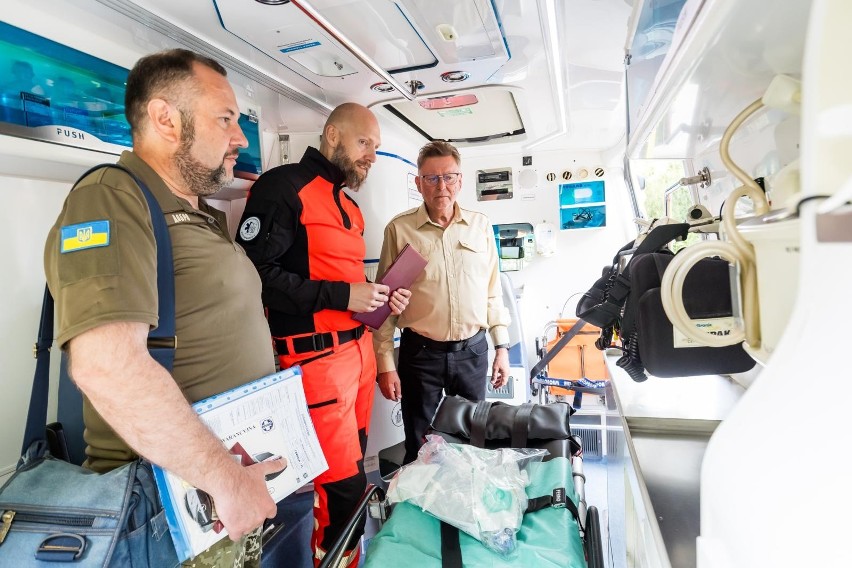 Ambulans darowany przez Wojewódzką Stacje Pogotowia...