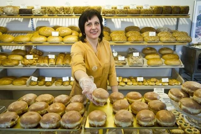 Piekarnia Siódmiak. Ewa Kędzierska z pączkamiPiekarnia Siódmiak. Ewa Kędzierska z pączkami