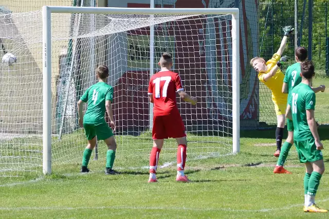 Bramkarz Puszczy, Piotr Kluszczyński, kapituluje tylko raz, po strzale Macieja Byrskiego.  W meczu małopolskiej ligi juniorów starszych, rozegranego w Oświęcimiu, miejscowa Soła zremisowała z Puszczą Niepołomice 1:1.