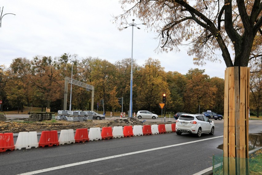 Trwają prace w centrum Torunia. Choć po remontowanym odcinku...