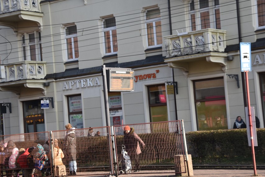 Częstochowa: Montują i testują tablice informacyjne na przystankach ZDJĘCIA