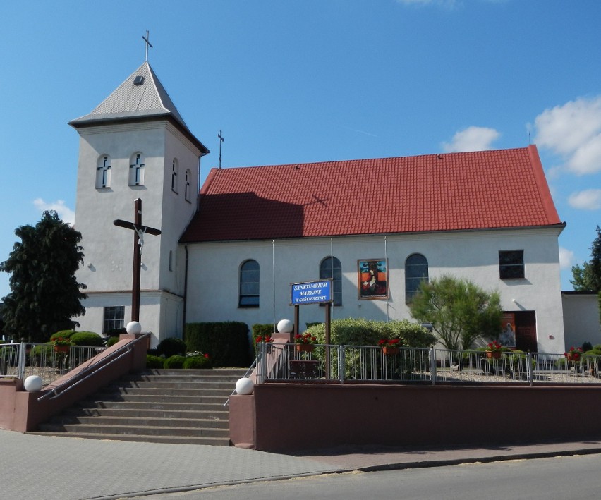 W tym kościele w Gościeszynie znajduje się namalowany w...