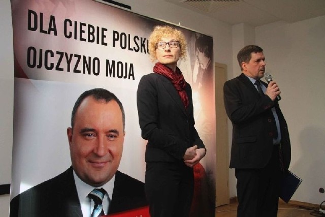 Beata Gosiewska, posłanka do parlamentu Europejskiego przyjechała na wystawę poświęconą swojemu zmarłemu mężowi.