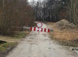 Zamknięta droga przez osuwisko. Jest petycja w sprawie przejazdu między dwoma sąsiednimi wioskami powiatu myślenickiego