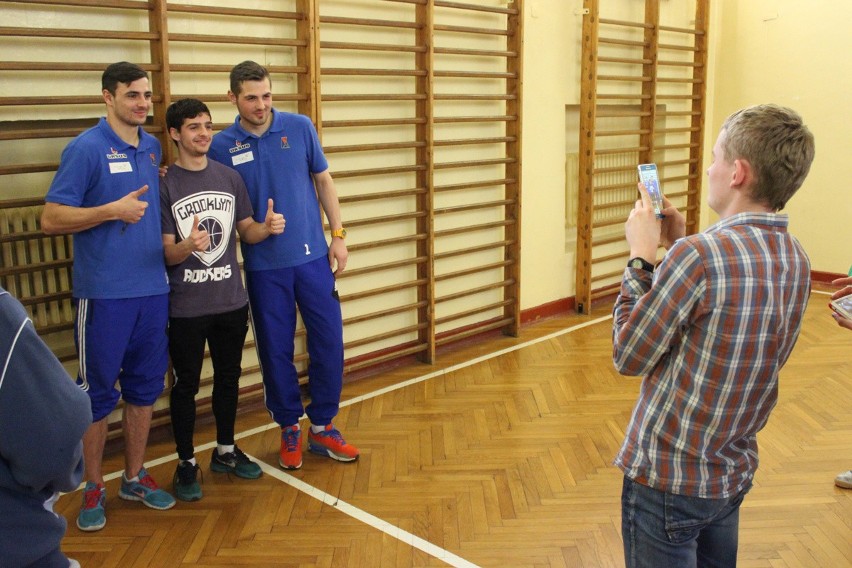 Piłkarze Motoru Lublin odwiedzili kolejną szkołę (ZDJĘCIA)