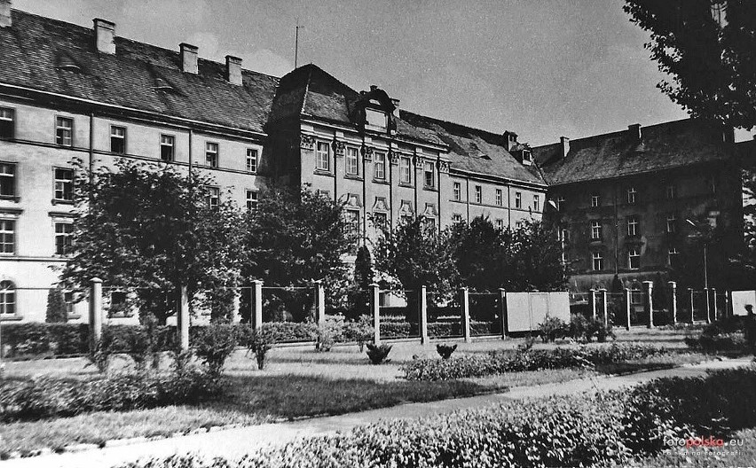 Szpital wojskowy przy Al. Racławickich

Rok: 1948-1952