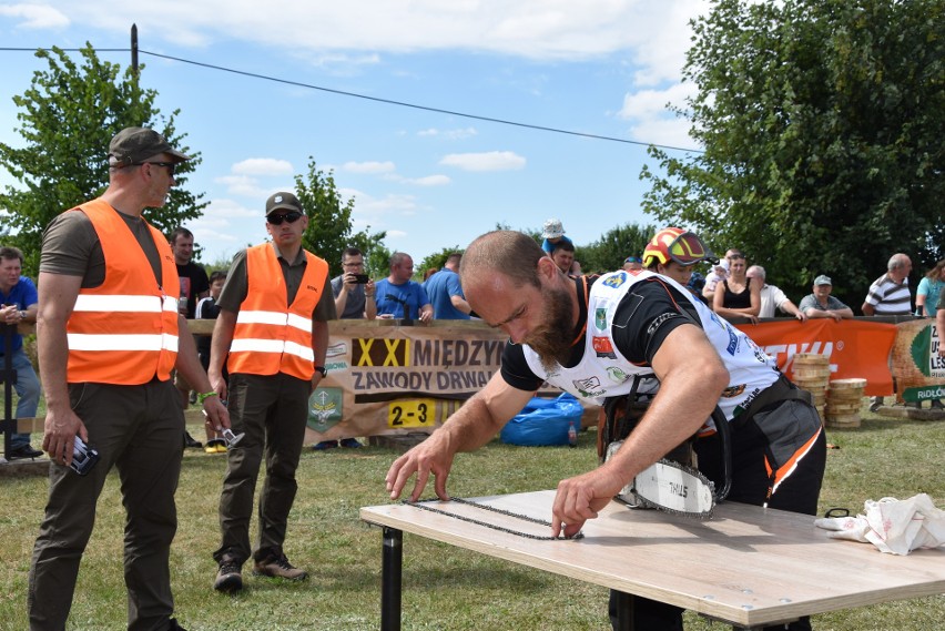 W Bobrowie zakończyły się 21. Międzynarodowe Zawody Drwali. Zawodnicy walczyli, że aż wióry leciały!