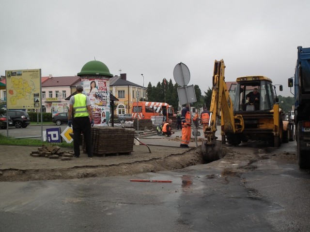 Asfaltowe podłoże zastąpiła kostka brukowa.