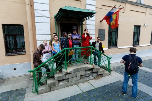 Petersburscy radni dzielnicy Smolninskoje (na zdjęciu), mimo tego, że zostaną postawieni przed sądem, uznali inicjatywę oskarżenia Putina o zdradę stanu za udaną, gdyż dowiedziało się o niej wielu ludzi