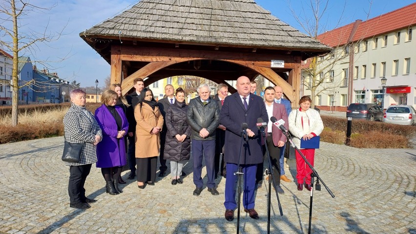 Wybory 2024. Artur Lis rozpoczął kampanię w Opatowie i przedstawił kandydatów do Rady Miejskiej. Zobacz zdjęcia i wideo
