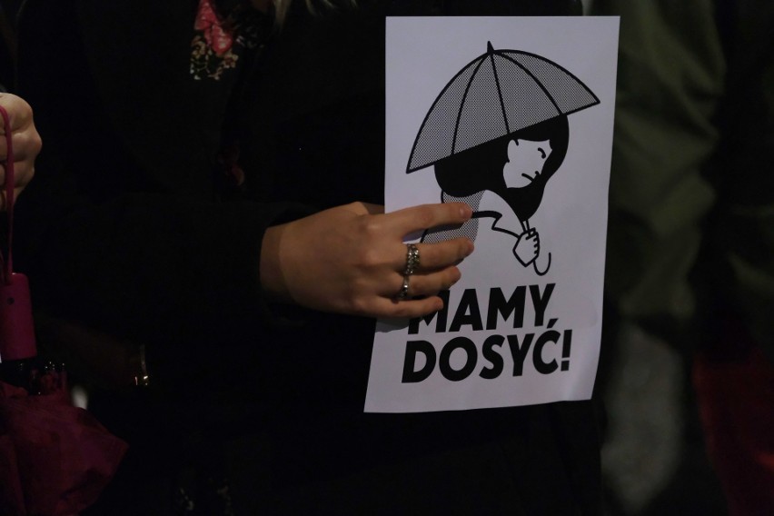 W piątek w Warszawie kobiety protestowały przeciwko...