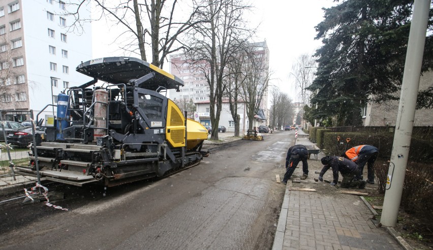 Trwają prace drogowe na ulicy Staszica w Rzeszowie.