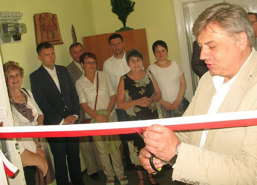 W Żninie przy ul. 700 - lecia otwarto biuro europosła Kosmy...