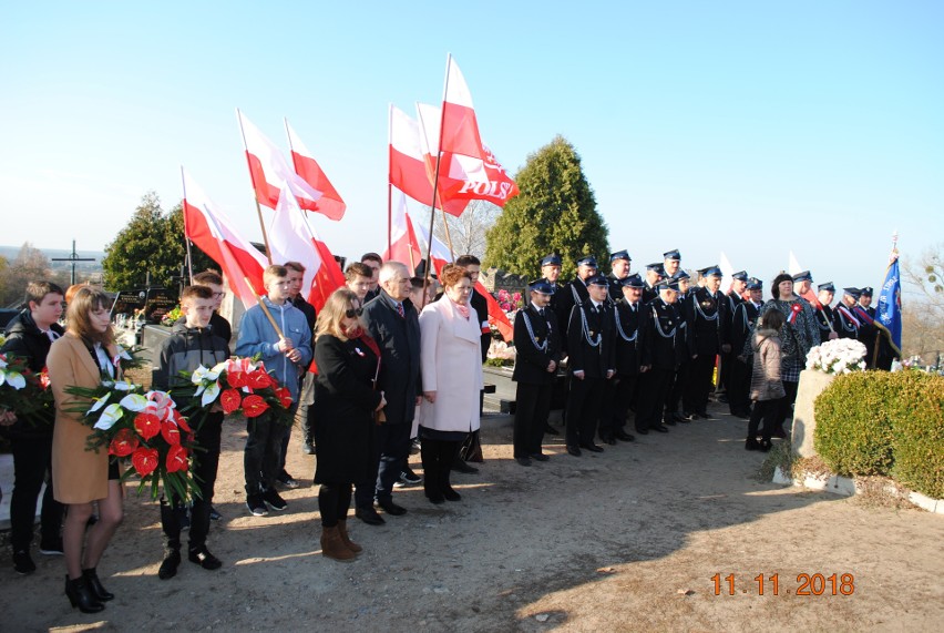 Wyjątkowa 100 rocznica Niepodległości w Fałkowie. Marsz, hymn i inne wydarzenia (DUŻO ZDJĘĆ)