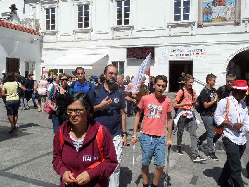 Uczestnicy Światowych Dni Młodych przybywają Na Jasna Górę