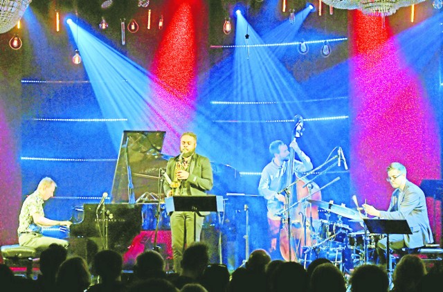 Oto ludzie, którzy wyśmienicie zakończyli bardzo udany Sopot Jazz Festival 2016. Od lewej: Dominik Wania, Logan Richardson, Max Mucha i Dawid Fortuna