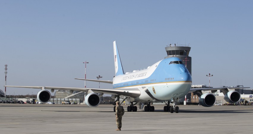 Równo rok temu Joe Biden, prezydent USA, po raz pierwszy lądował na lotnisku w Jasionce [ZDJĘCIA]