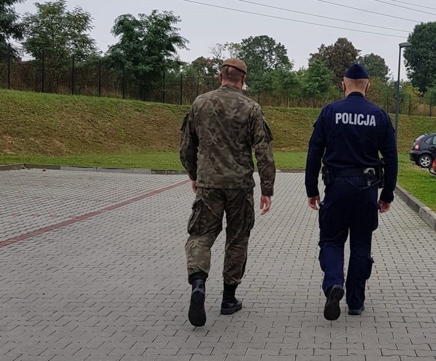 Nowe patrole policyjne i wojskowe do walki z epidemią w powiecie krakowskim. Mundurowi zapowiadają: zero tolerancji
