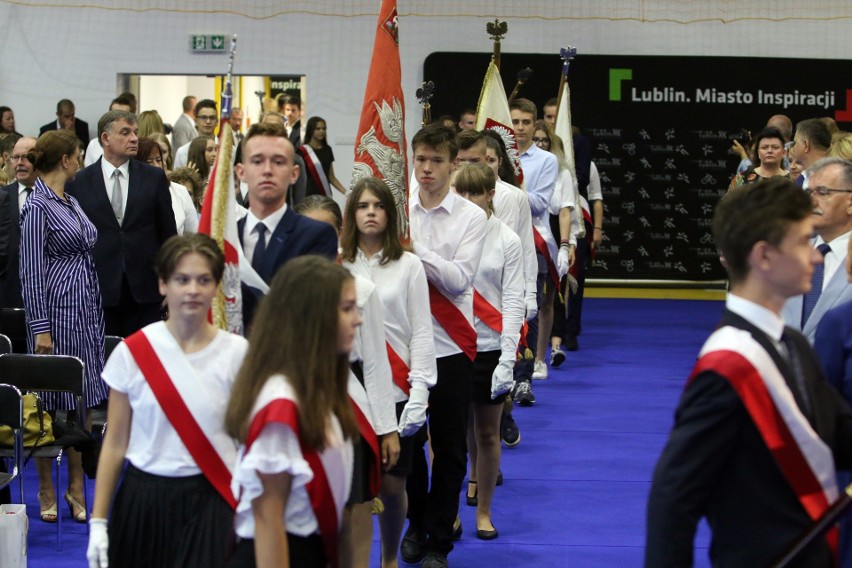 Inauguracja roku szkolnego w Lublinie. Jedni już w ławkach, inni na przymusowych wakacjach (ZDJĘCIA)