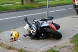 Wypadek motocyklisty na Kurczakach. Ranny trafił do szpitala [ZDJĘCIA]