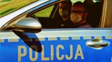 Łomża: Policjanci eskortowali samochód na poród. Włączyli w radiowozie sygnały i ruszyli w kierunku szpitala