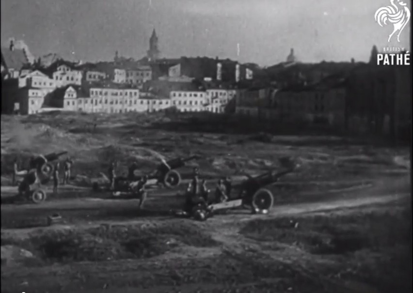 Lipiec 1944, Lublin. Ostrzał artyleryjski prowadzony na...