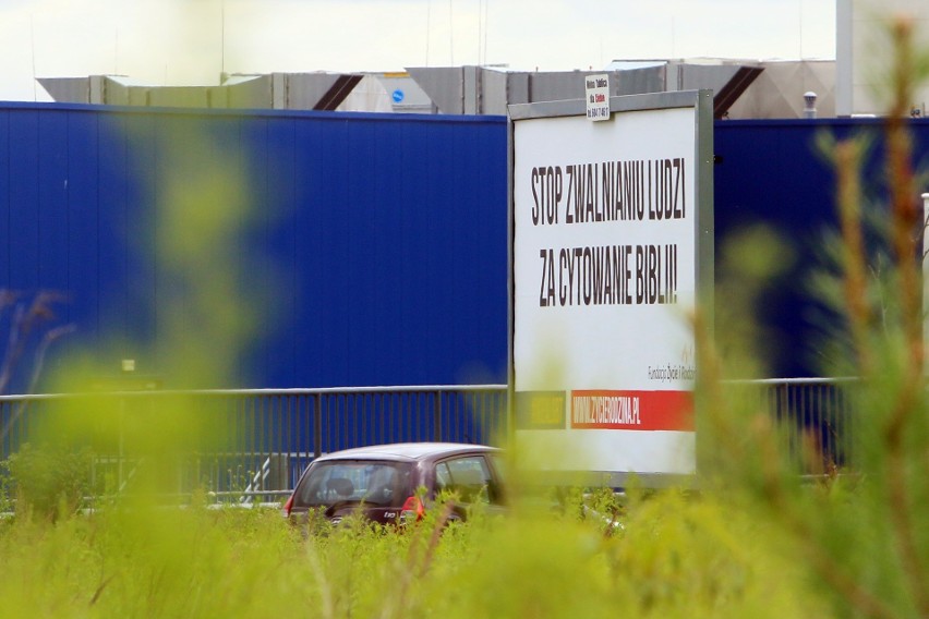 Prawicowa fundacja walczy z IKEA. Billboard stanął przed sklepem sieci w Lublinie