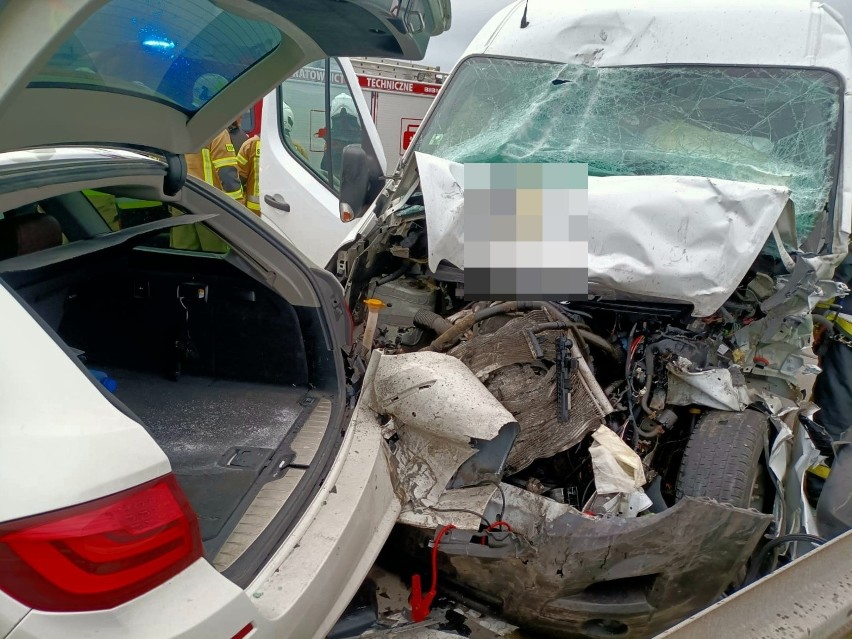 Wypadek czterech samochodów na A4 pod Wrocławiem. Lądował śmigłowiec LPR