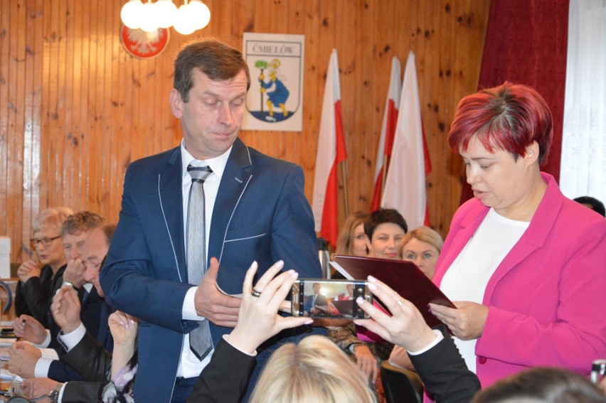 Pierwsza sesja Rady Miasta i Gminy Ćmielów. Zaprzysiężenie burmistrza. Kto przewodniczącym? (OGLĄDAJ TRANSMISJĘ)