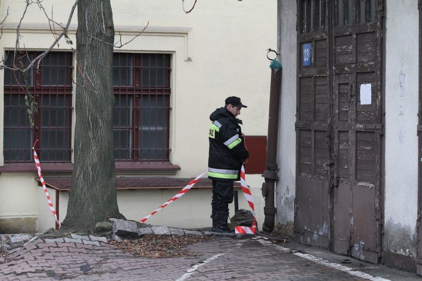 Wypadek przy Żabiej Ścieżce. Strażak spadł z wysokości,...