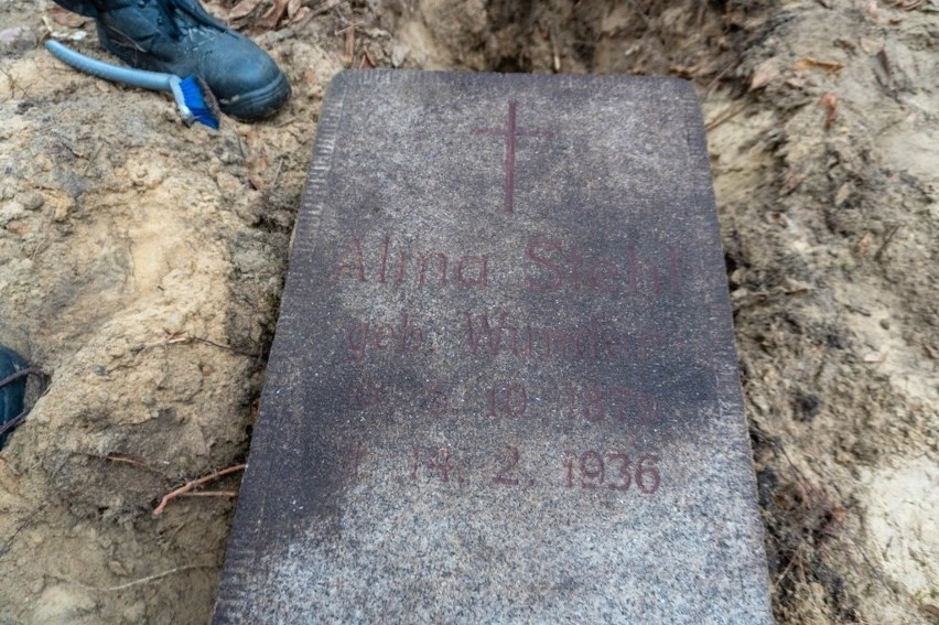 Pasjonaci na tropie historii. Dawny cmentarz w Szczecinie odsłonił tajemnicę