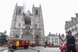 Francja: zakończyła się  dramatyczna walka strażaków z pożarem katedry w Nantes. Śledczy: to było podpalenie