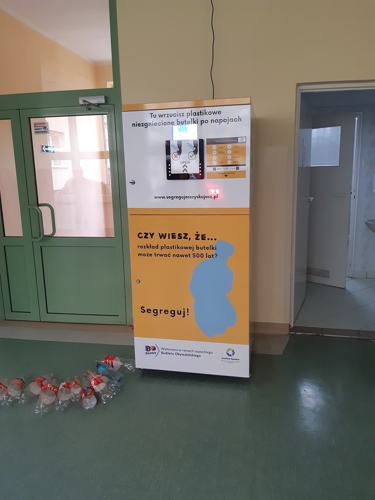 W trzech szkołach w Sopocie pojawiły się butelkomaty. To jeden ze zwycięskich projektów w budżecie obywatelskim  