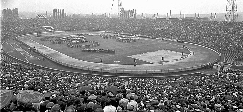 Stadion Śląski otwarto 22 lipca 1956 roku po czterech latach...