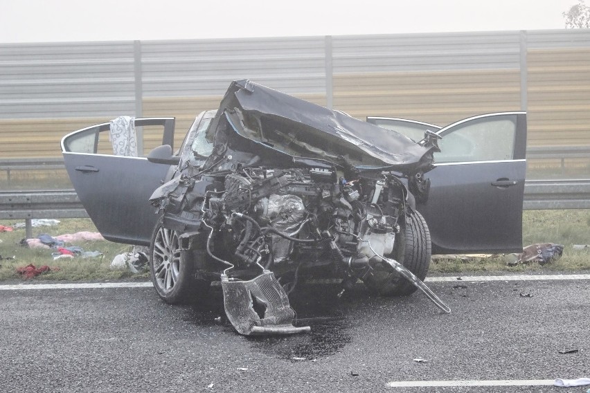 Dwoje dzieci zginęło w wypadku na autostradzie A2 pod...