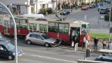 Zderzenie tramwaju z samochodem na skrzyżowaniu ulicy Kraszewskiego z Moniuszki [ZDJĘCIA]