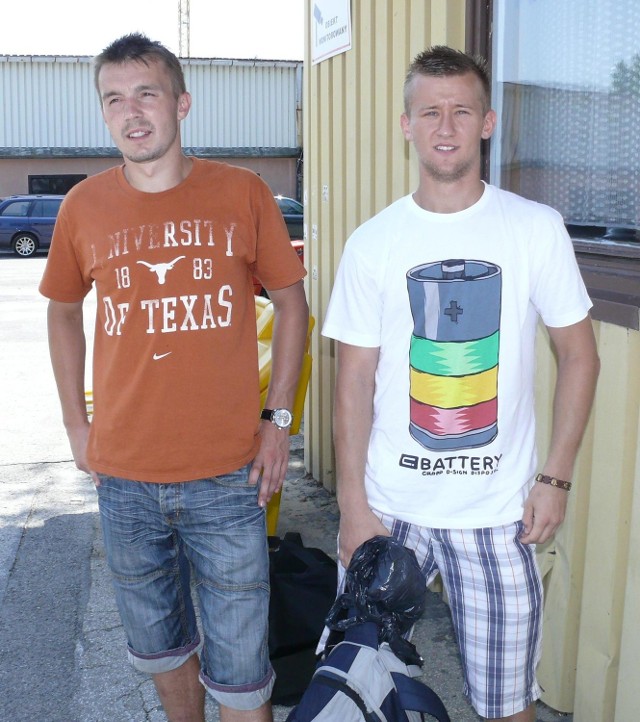 Damian Łanucha (z lewej) zdecydował się podpisać umowę ze "Stalówką&#8221;, a w jego ślady może pójść Mateusz Kantor (z prawej).