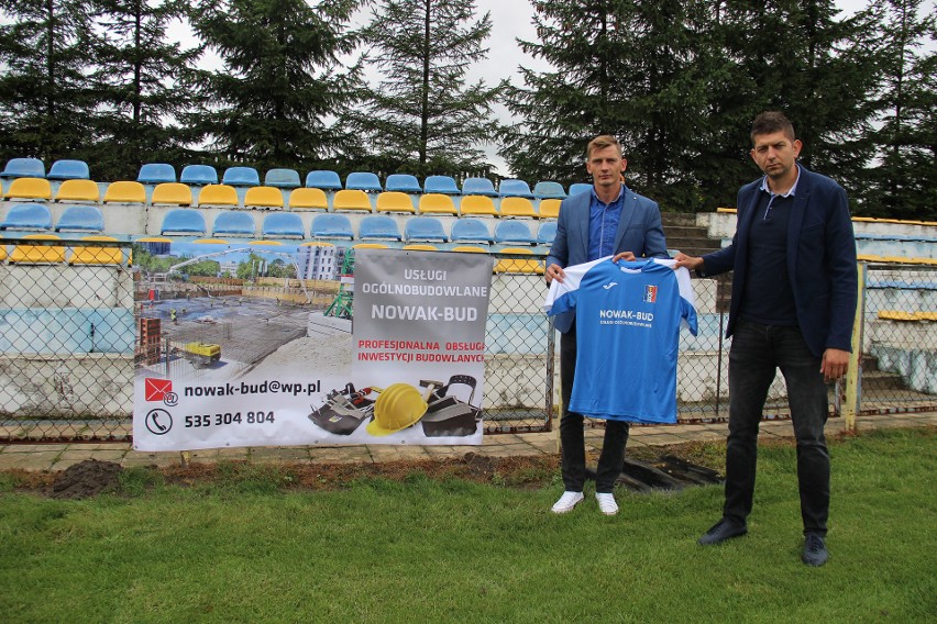 Nasz klub piłkarski pozyskał nowych sponsorów. Wierna Małogoszcz podpisała umowy z kilkoma firmami [ZDJĘCIA]