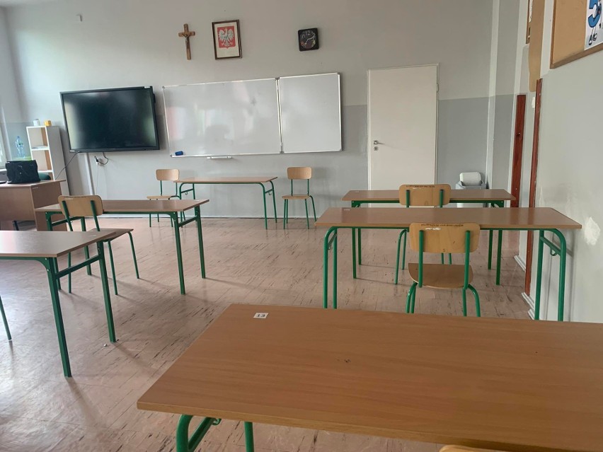 Uczniowie z powiatu ostrowieckiego przystąpią do egzaminu ósmoklasisty 2022. Odpowiedzi opublikujemy na ECHODNIA.EU