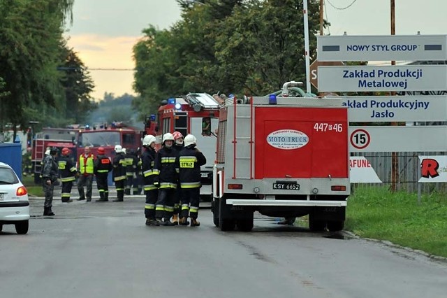 Dogaszanie jednej z hal produkcyjnych kompleksu fabryk Nowy Styl w Jaśle trwało do rana.