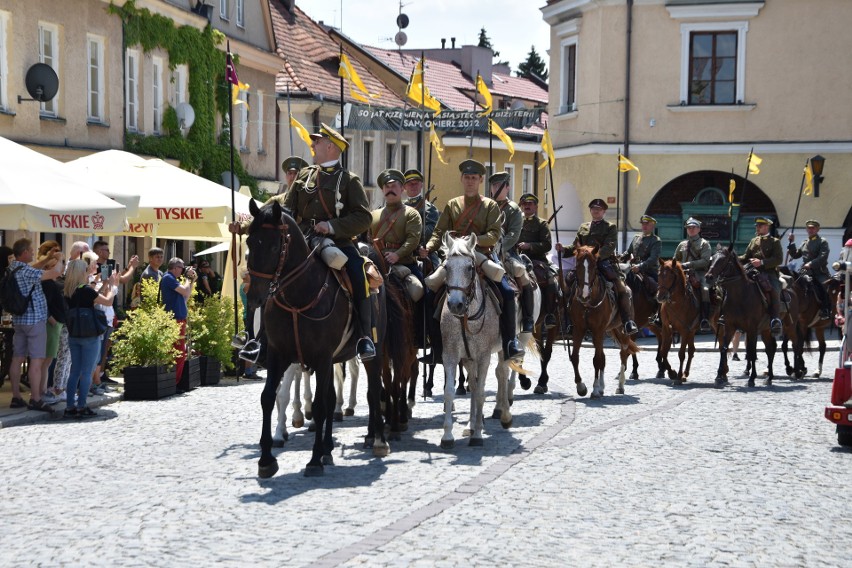 Uroczystość patriotyczna ku czci 14 Pułku Ułanów Jazłowieckich w Sandomierzu. Zobacz zdjęcia