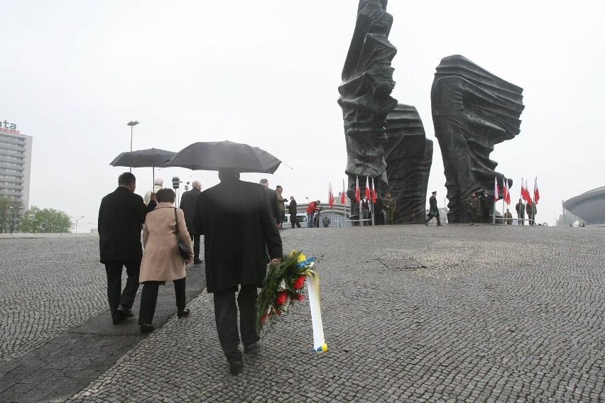 Katowice: Uroczystości Dnia Flagi i 92. rocznicy wybuchu III Powstania Śląskiego [ZDJĘCIA]
