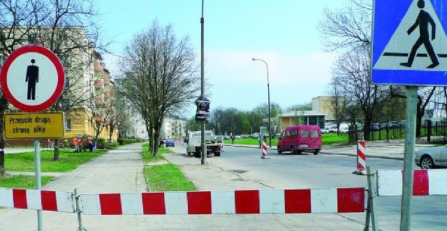 Od piątku trudniej jeździ się ul. Kalinowskiego. Jest ona zawężona do jednego pasa.