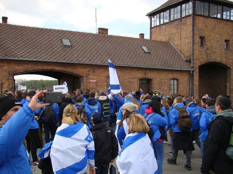 26 Marsz Żywych przeszedł z byłego niemieckiego obozu Auschwitz I do Auschwitz II Birkenau