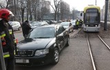 Tramwaj linii 2 zderzył się z audi przy skrzyżowaniu al. Kościuszki z al. Mickiewicza