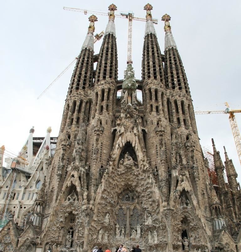 Katedra Sagrada Familia od drugiej strony