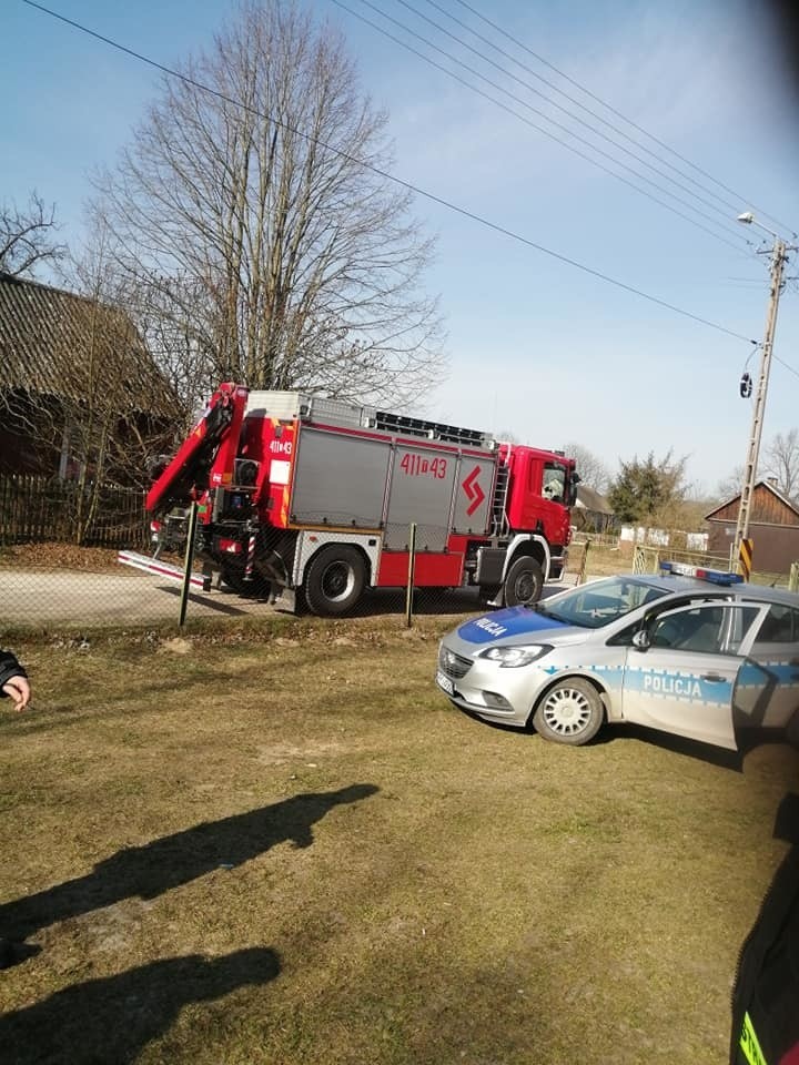 Zwłoki mężczyzny znaleziono w stawie w miejscowości Rzeszówek w gminie Oksa. Szukano go od piątku