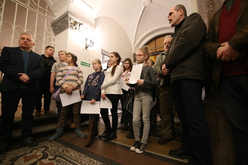 Muzeum Górnośląskie po raz 15. gości wystawę składającą się...